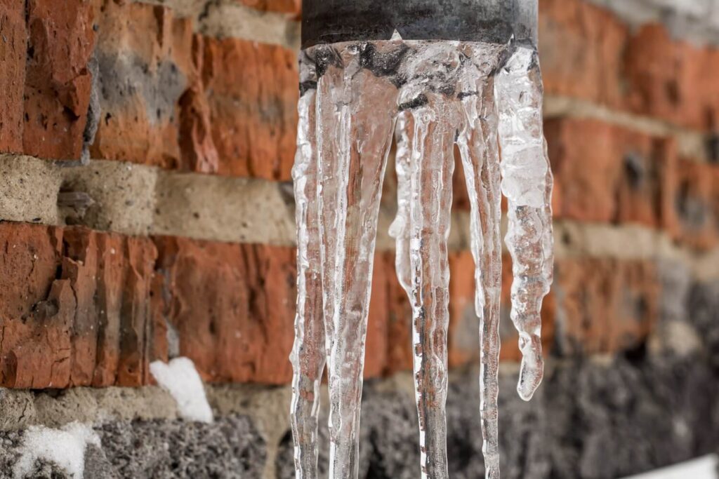 frozen pipes thawing